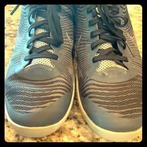 Nike KB Mentality Boys Basketball shoes